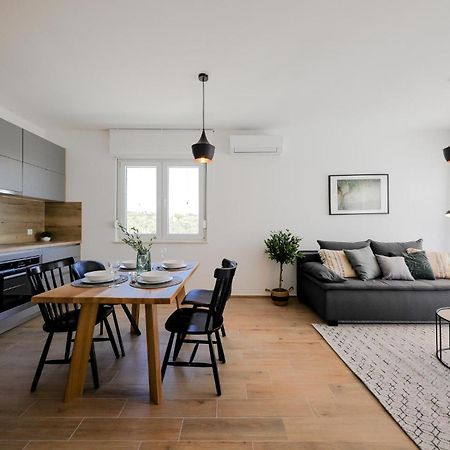 Stunning Home In Vrsi With Kitchen Екстер'єр фото