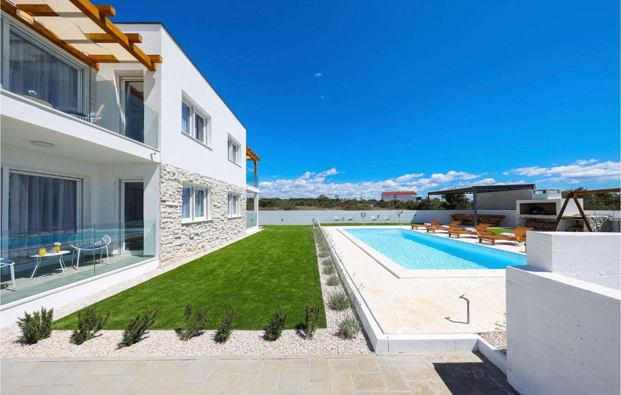 Stunning Home In Vrsi With Kitchen Екстер'єр фото