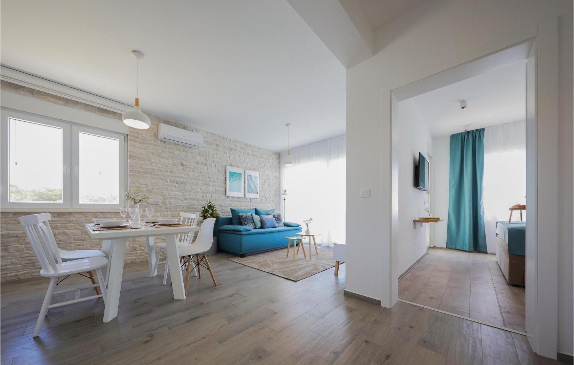Stunning Home In Vrsi With Kitchen Екстер'єр фото