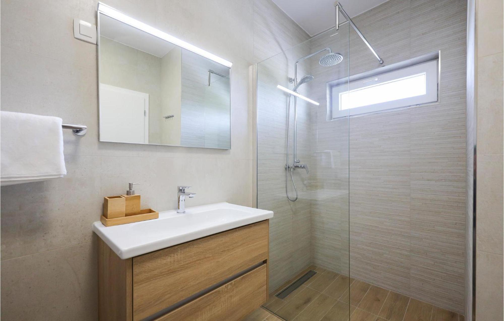 Stunning Home In Vrsi With Kitchen Екстер'єр фото