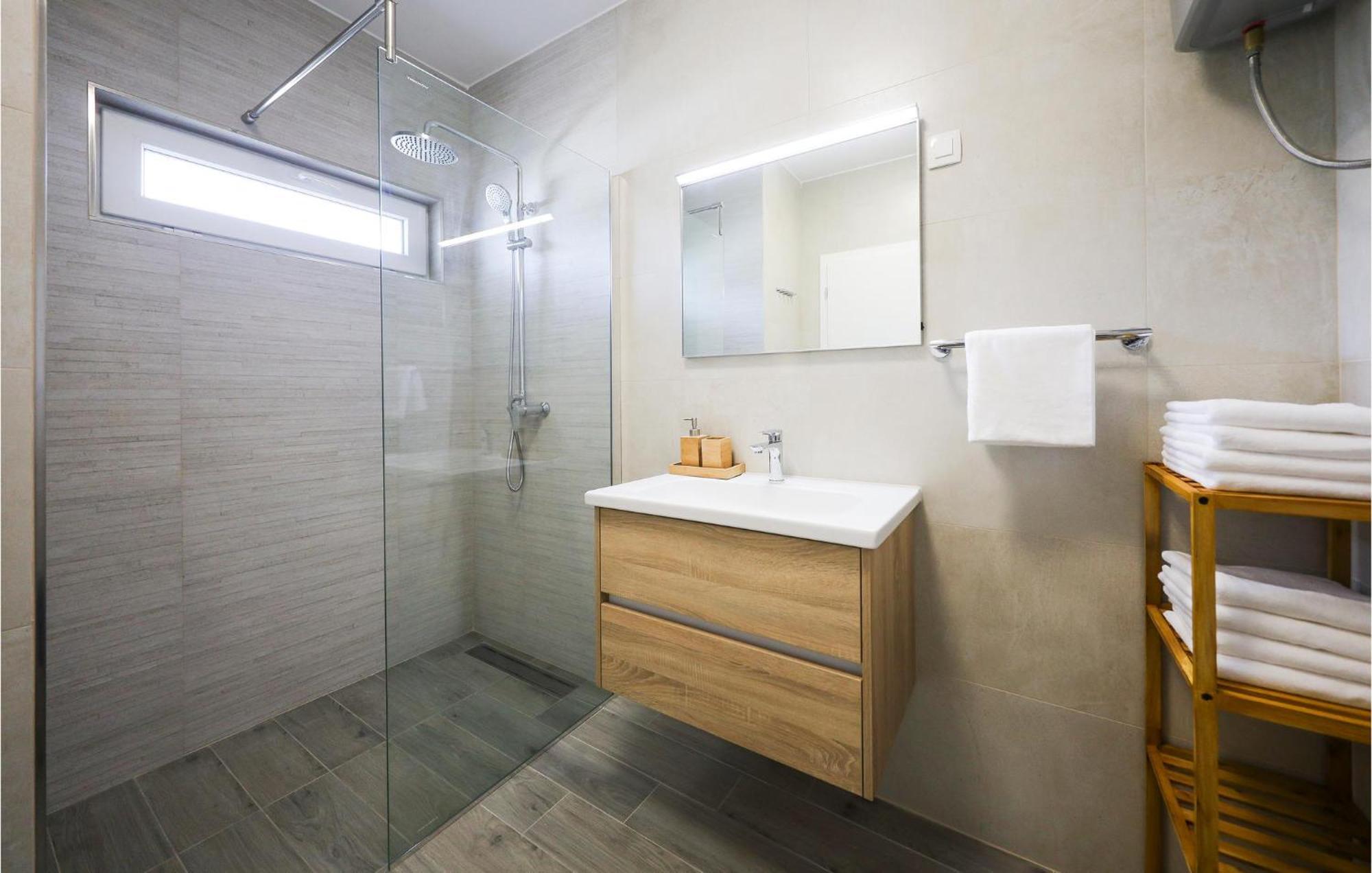Stunning Home In Vrsi With Kitchen Екстер'єр фото