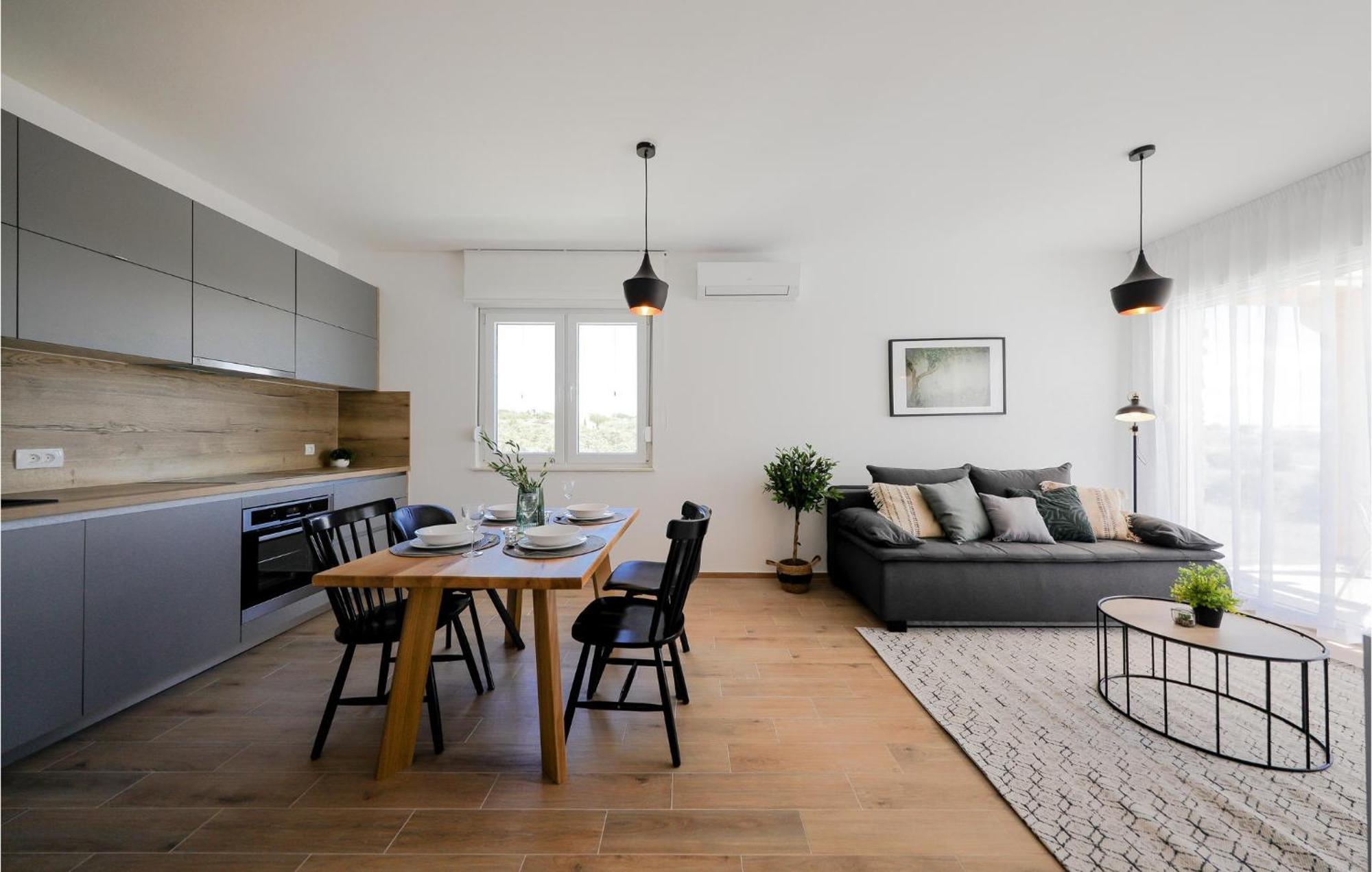 Stunning Home In Vrsi With Kitchen Екстер'єр фото