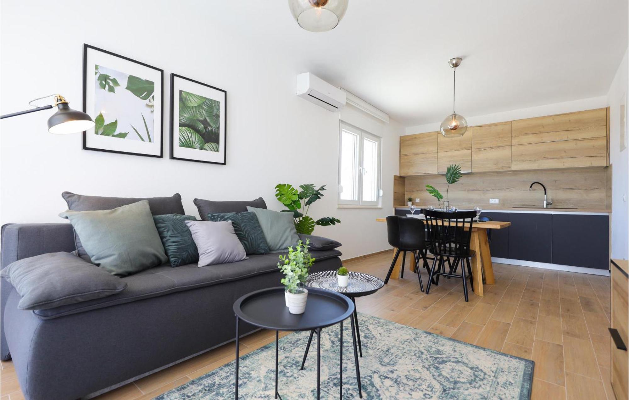 Stunning Home In Vrsi With Kitchen Екстер'єр фото